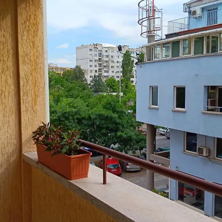 Serenity Iztok Apartment *